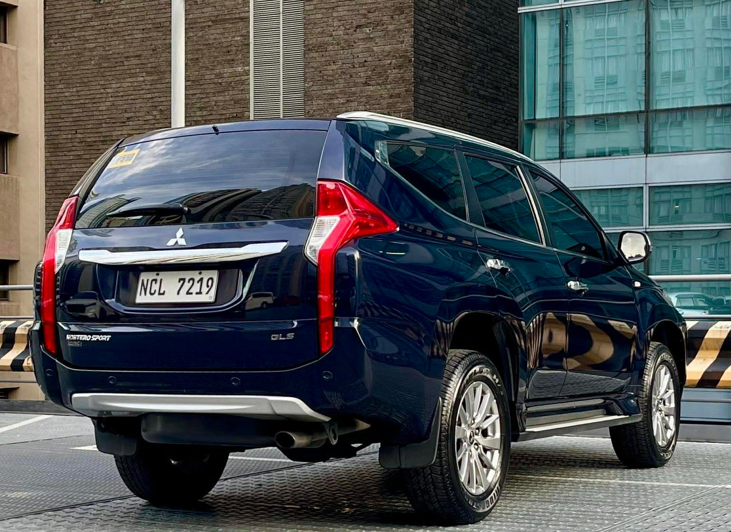 2017 Mitsubishi Montero GLS sport 4x2 2.4, Automatic, Diesel