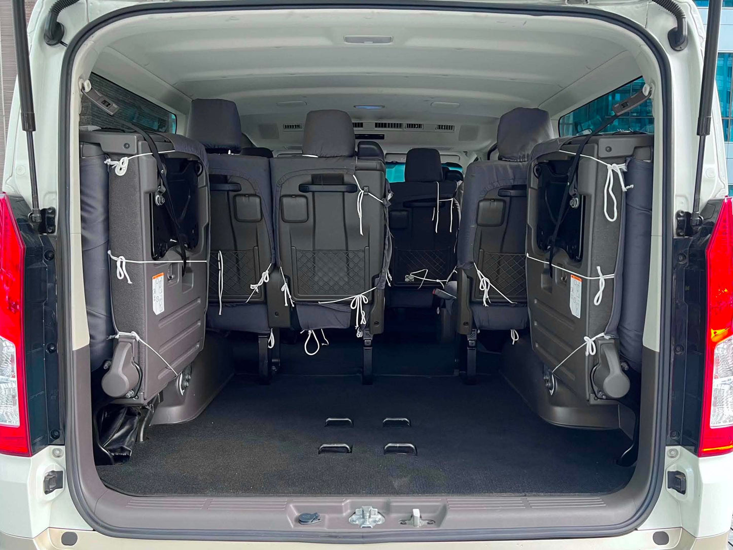 2019 Toyota HiAce 2.8 GL Grandia 2-Tone, Manual, Diesel