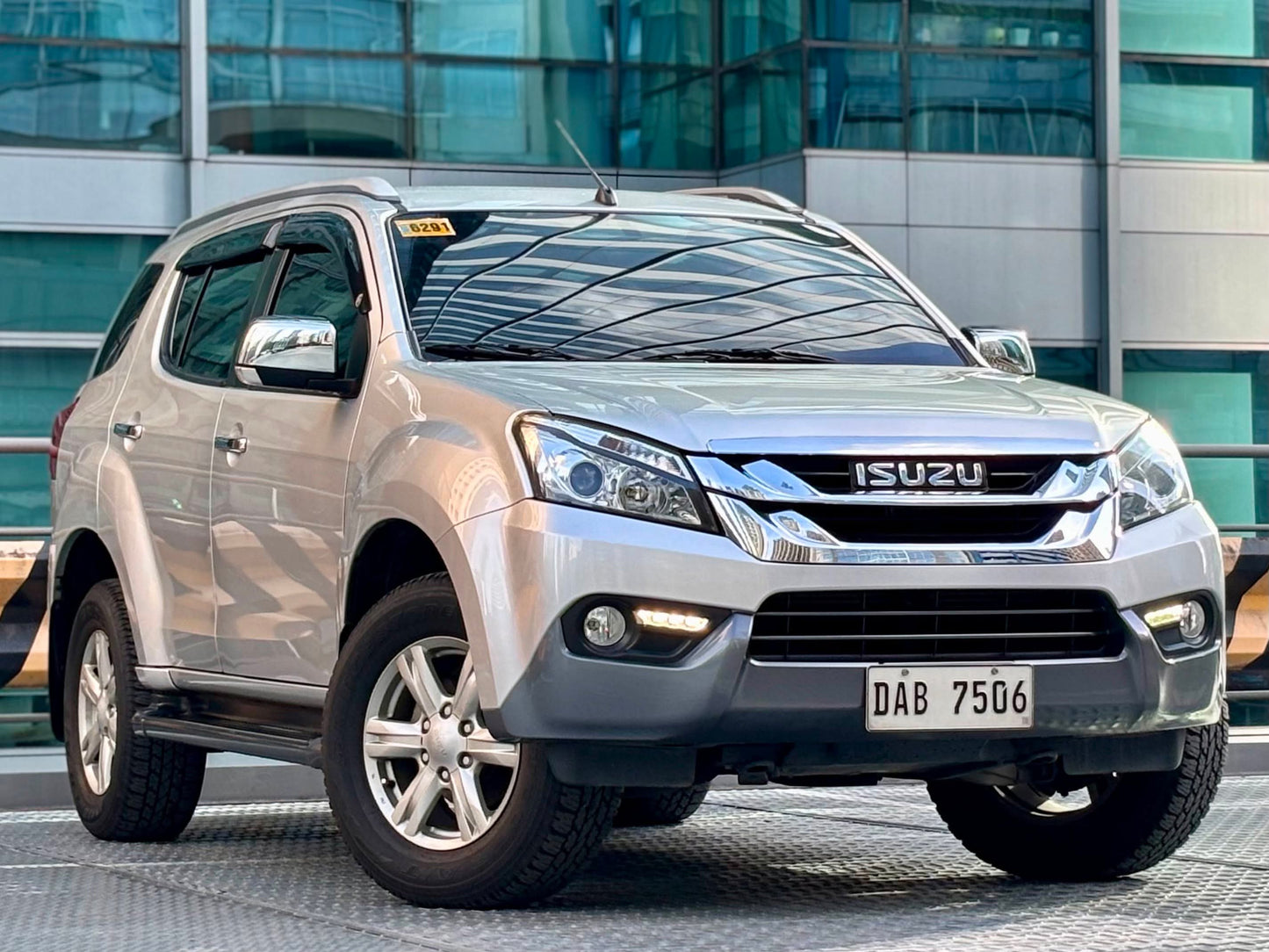 2017 Izuzu MUX LSA 4x2 3.0, Automatic, Diesel