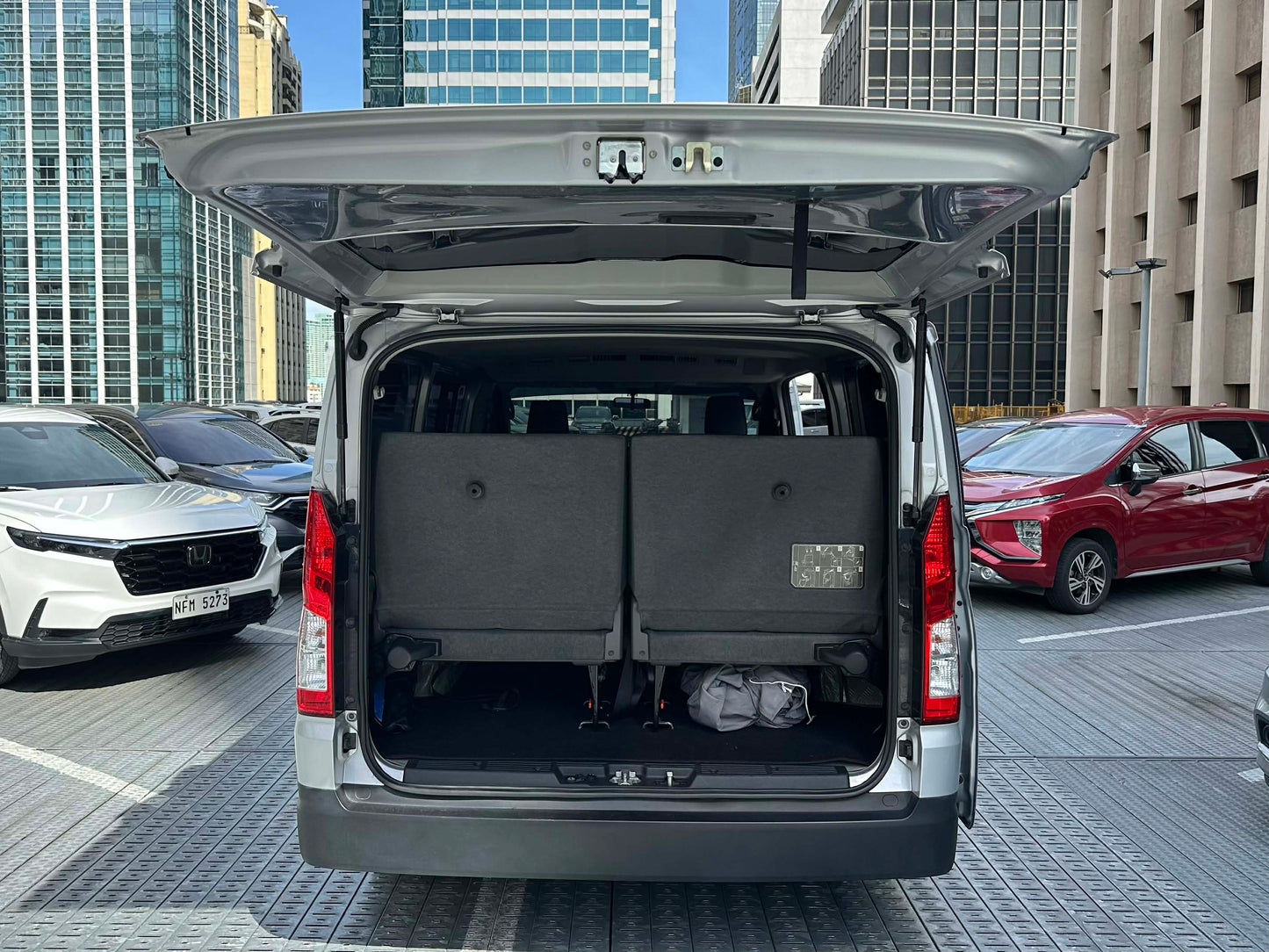 2020 Toyota Hi Ace 2.8, Commuter Deluxe, Manual, Diesel