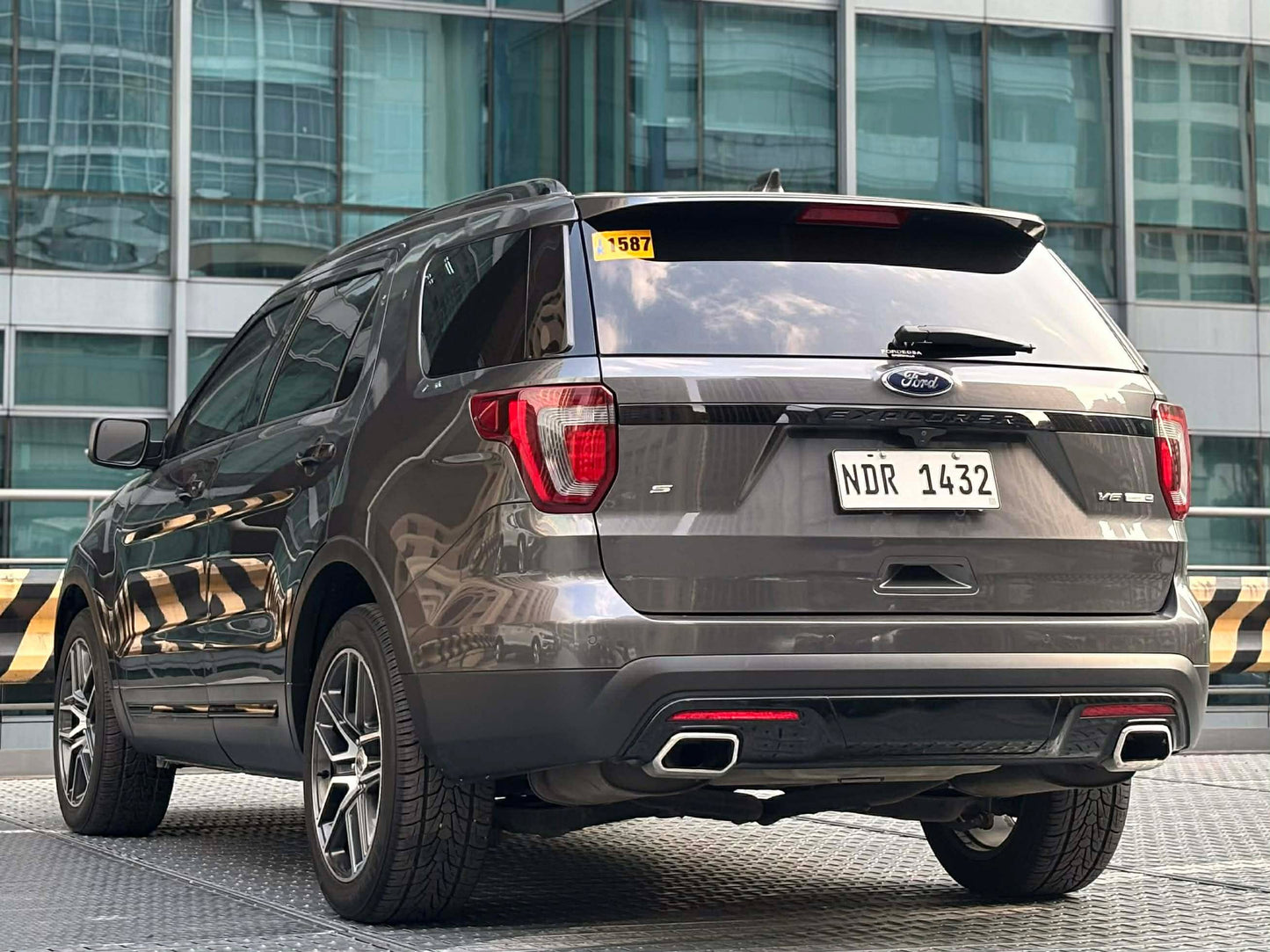 2017 Ford Explorer V6 4x4 3.5, Automatic, Gas