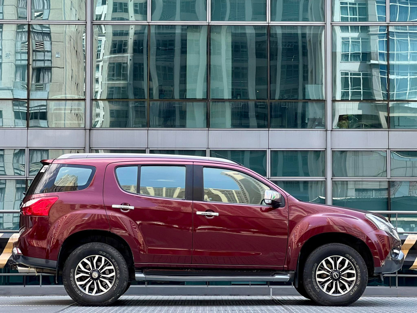 2017 Izuzu MUX LSA 4x2 2.5, Automatic, Diesel