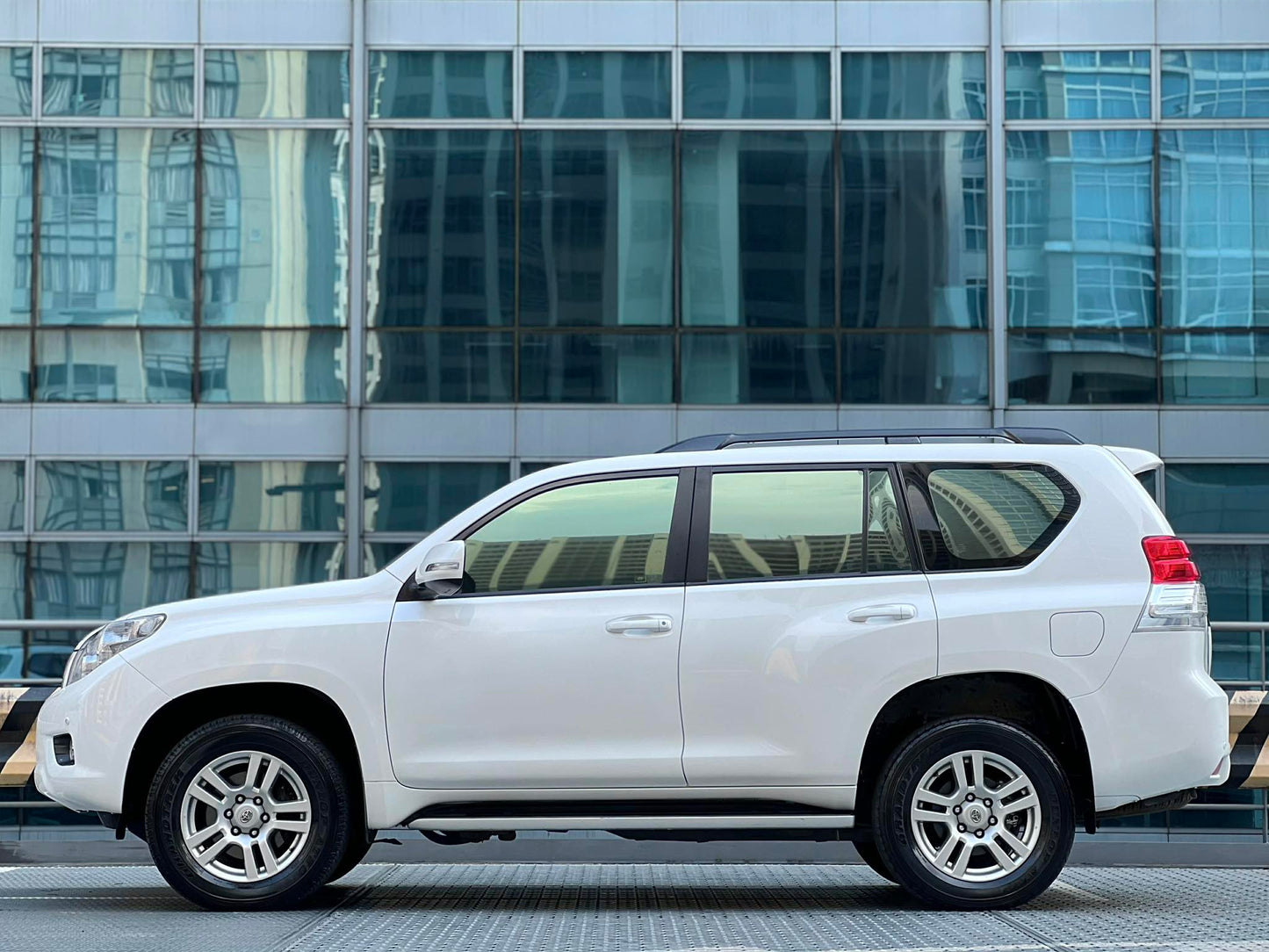 2011 Toyota Land Cruiser Prado VX 4X4, Automatic, Gas