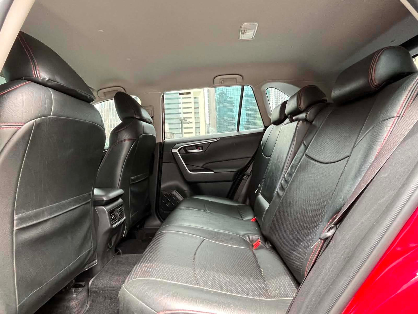 2019 Toyota RAV4 XLE 4x2 2.5,  Automatic, Gas