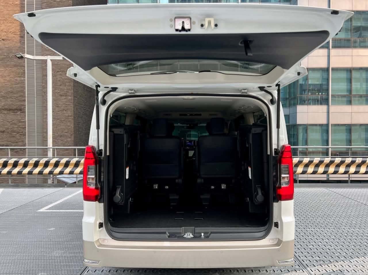 2025 Toyota Hi Ace Super Grandia Elite 2.8, Automatic, Diesel