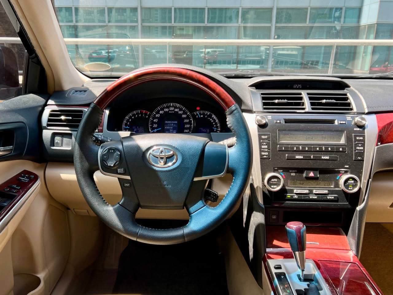 2014 Toyota Camry 2.4 V, Automatic, Gas