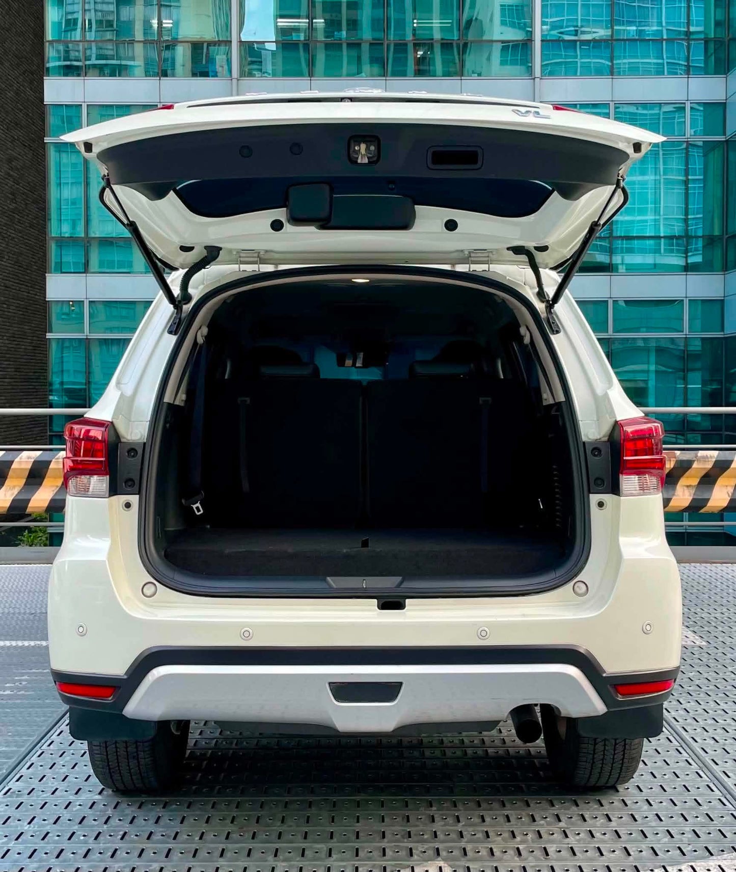 2023 Nissan Terra VL 2.5L 4x2, Automatic, Diesel