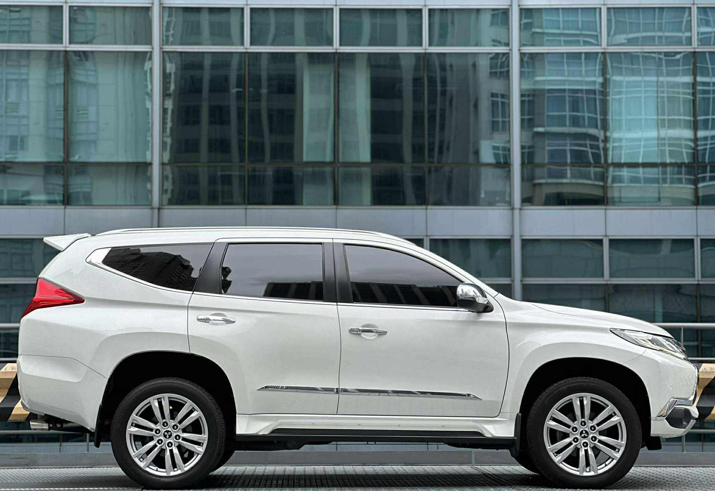 2016 Mitsubishi Montero GLS Premium 4x2, Automatic, Diesel