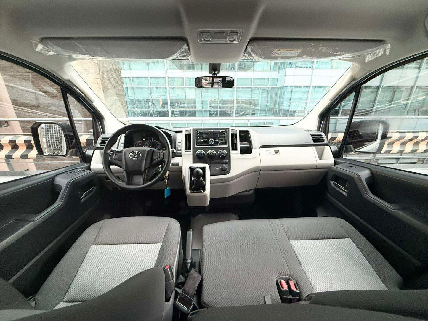 2022 Toyota Hiace Deluxe 2.8, Manual, Diesel