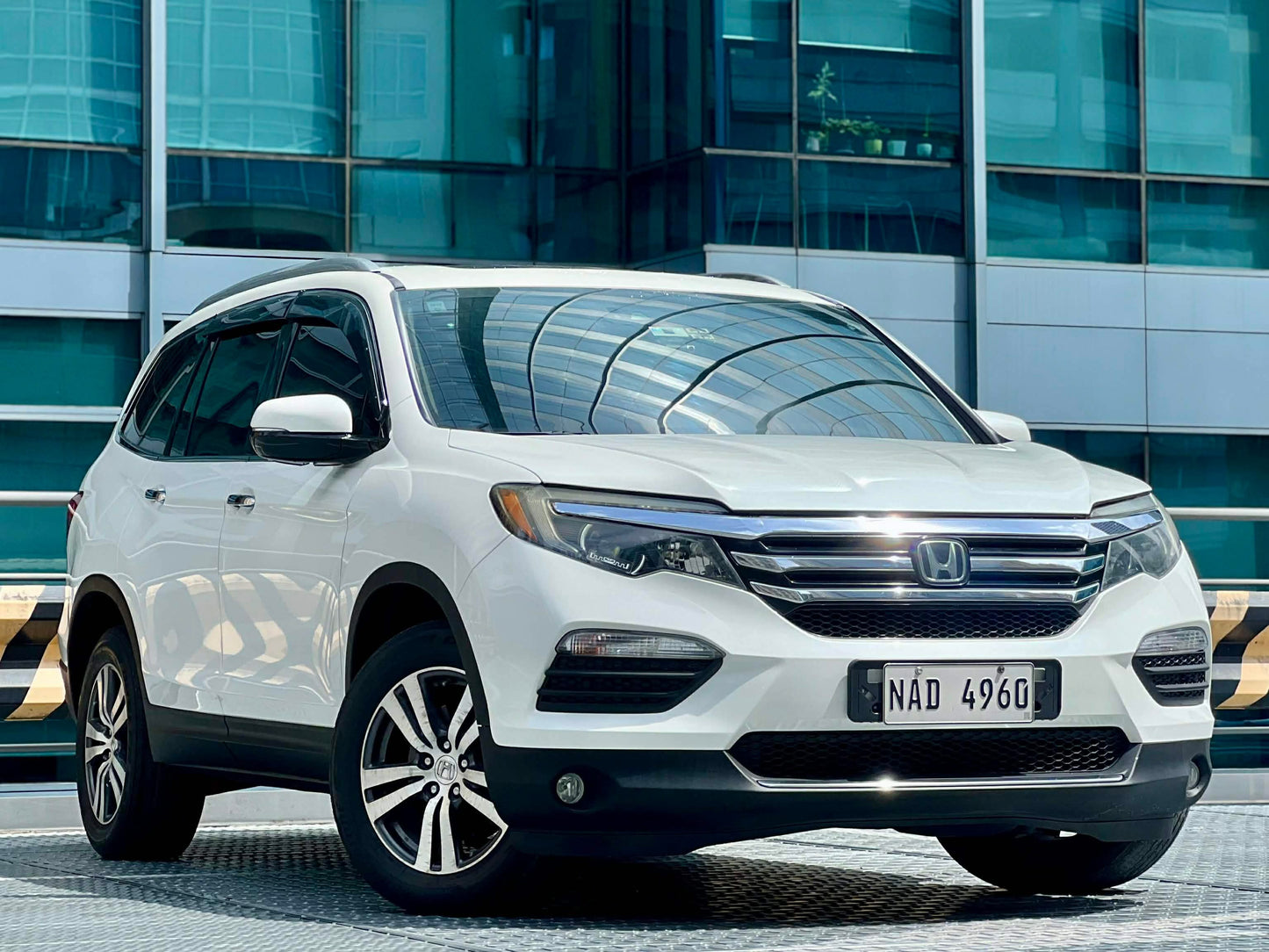 2016 Honda Pilot EX-L AWD
3.5L V6 SOHC, i-Vtec Engine,
24 Valves