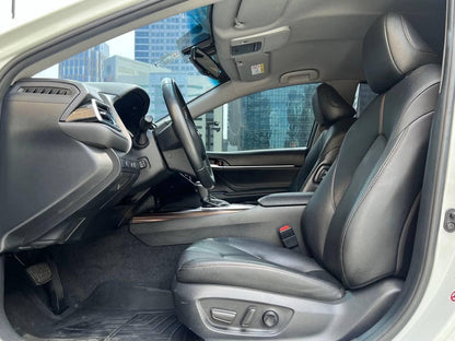 2019 Toyota Camry 2.5 V, Automatic, Gas