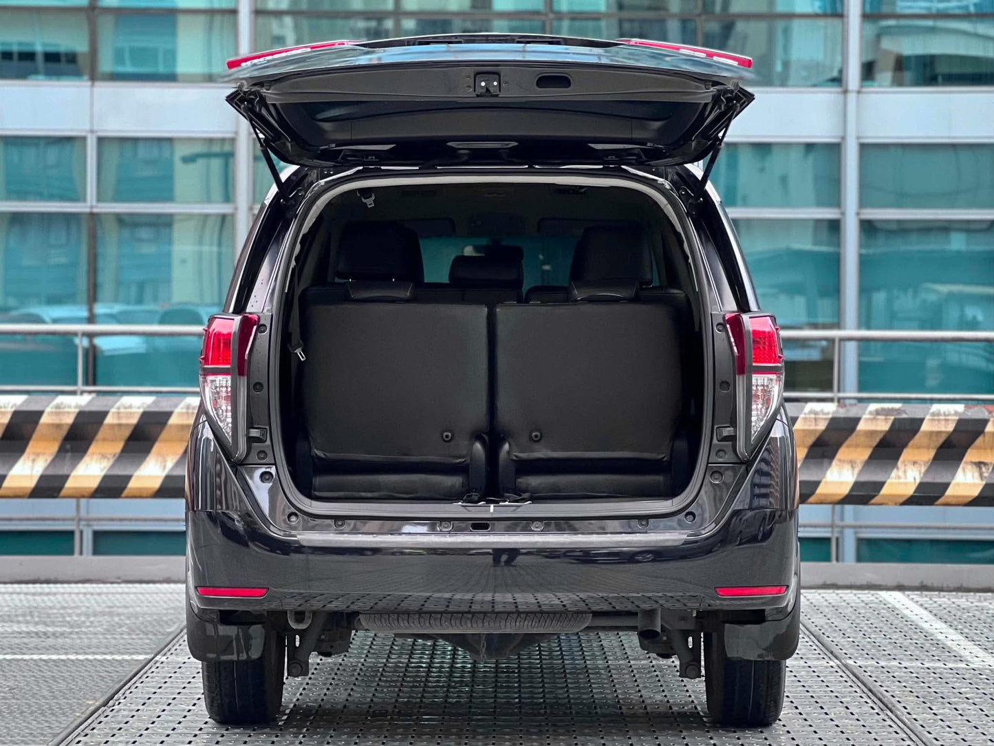 2022 Toyota Innova 2.8 E, Automatic, Diesel
