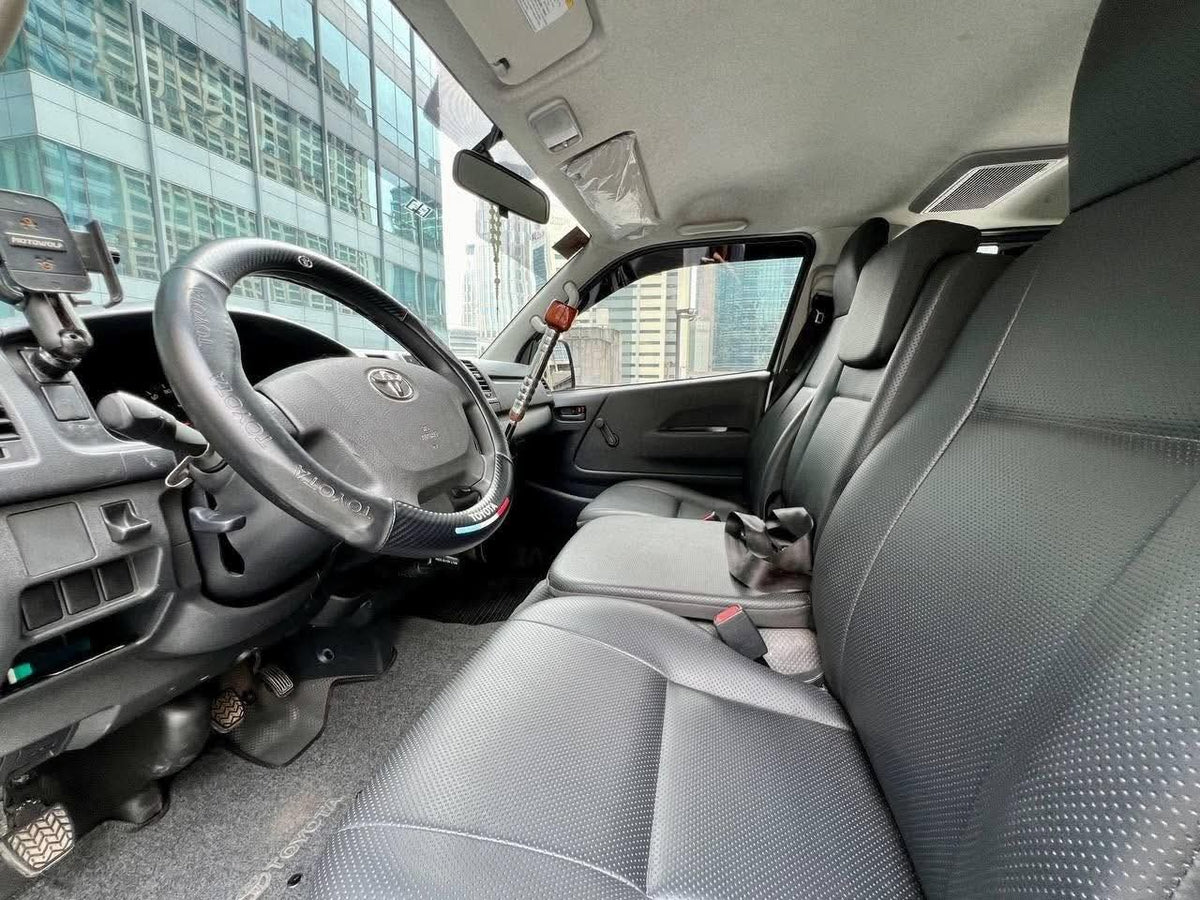 2023 Hiace Commuter 3.0 Decontent, Manual, Diesel