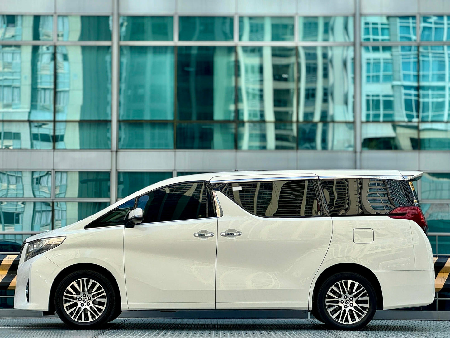 2016 Toyota Alphard 3.5, Automatic, Gas