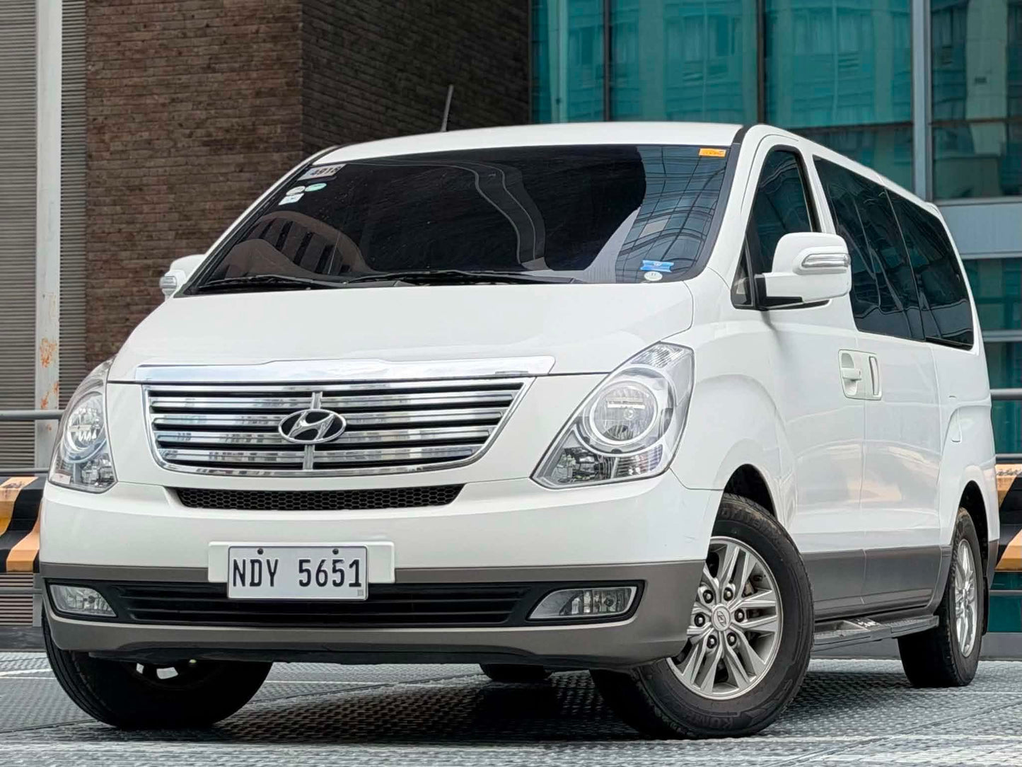 2015 Hyundai Starex Gold 2.5, Automatic, Diesel