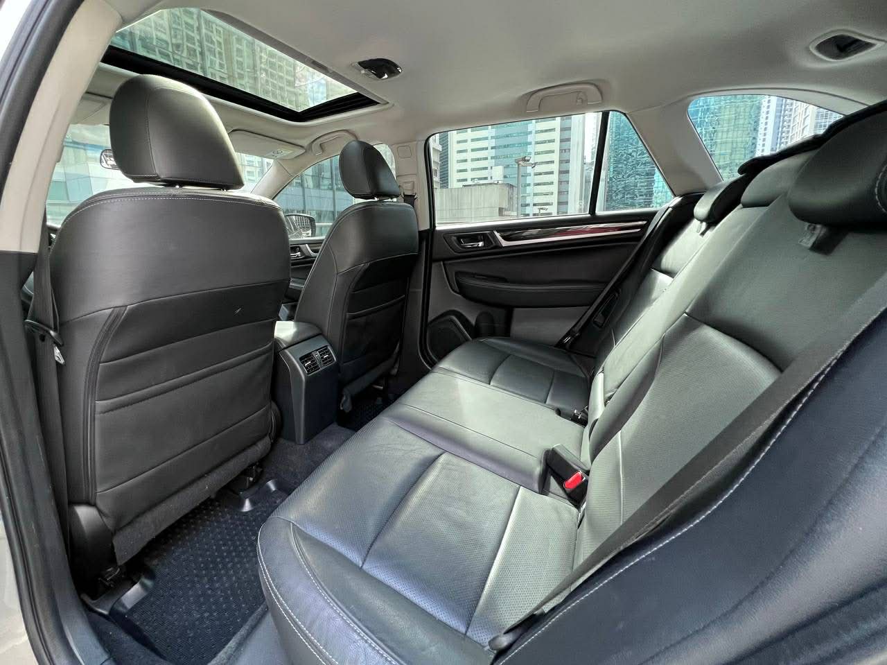 2015 Subaru Outback 3.6 RS, Automatic, Gas