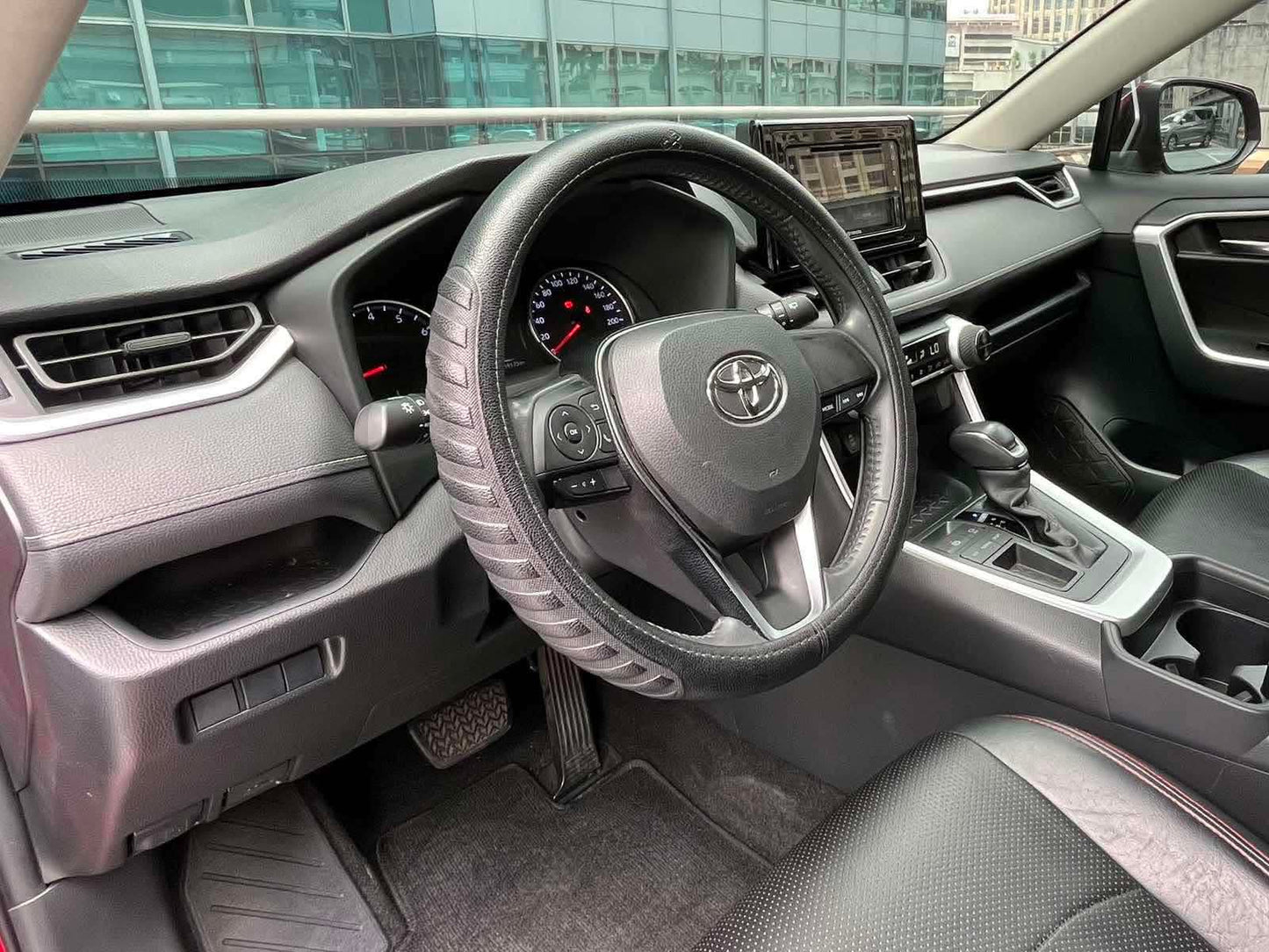 2019 Toyota RAV4 XLE 4x2 2.5,  Automatic, Gas