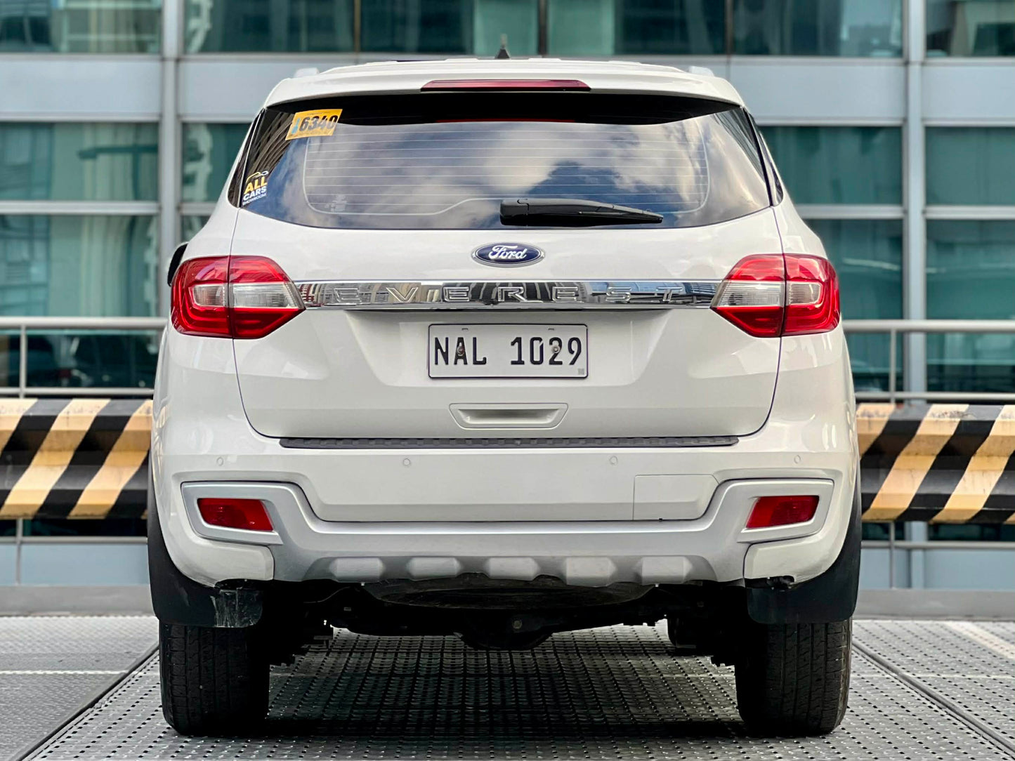 2017 Ford Everest Trend 4x2 2.2,  Automatic, Diesel