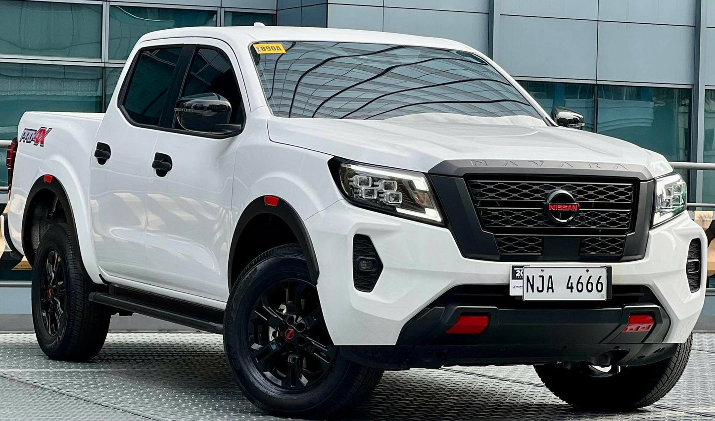 2025 Nissan Navara 2.5 VE Calibre 4xPro look, Automatic, Diesel