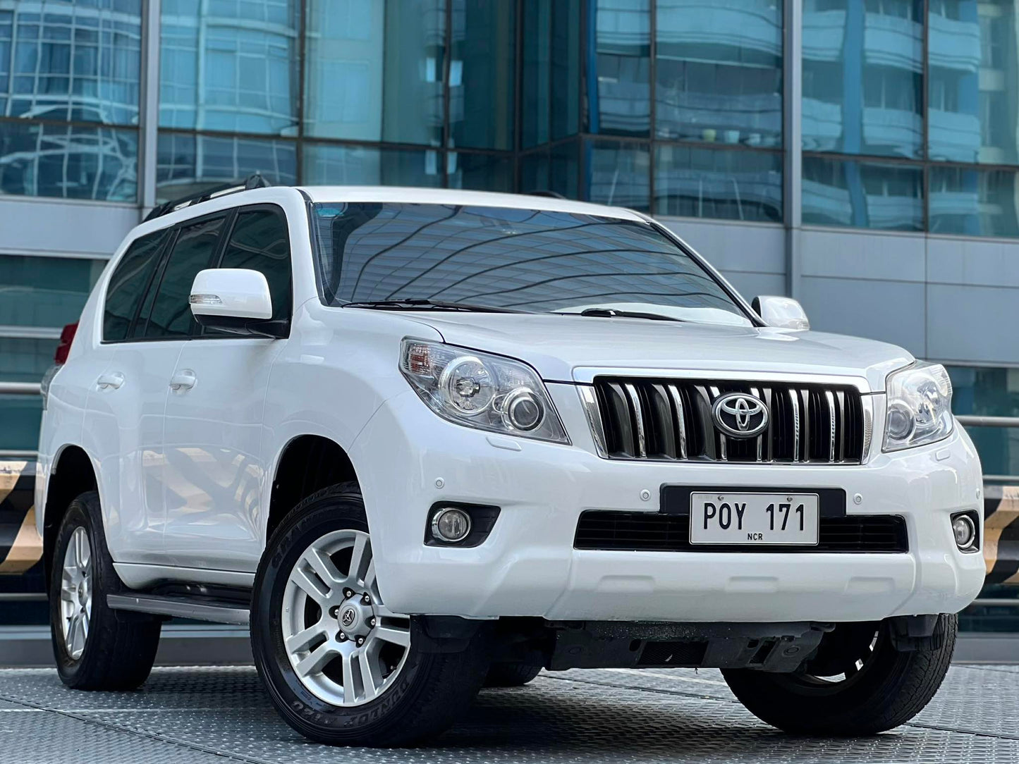 2011 Toyota Land Cruiser Prado VX 4X4, Automatic, Gas