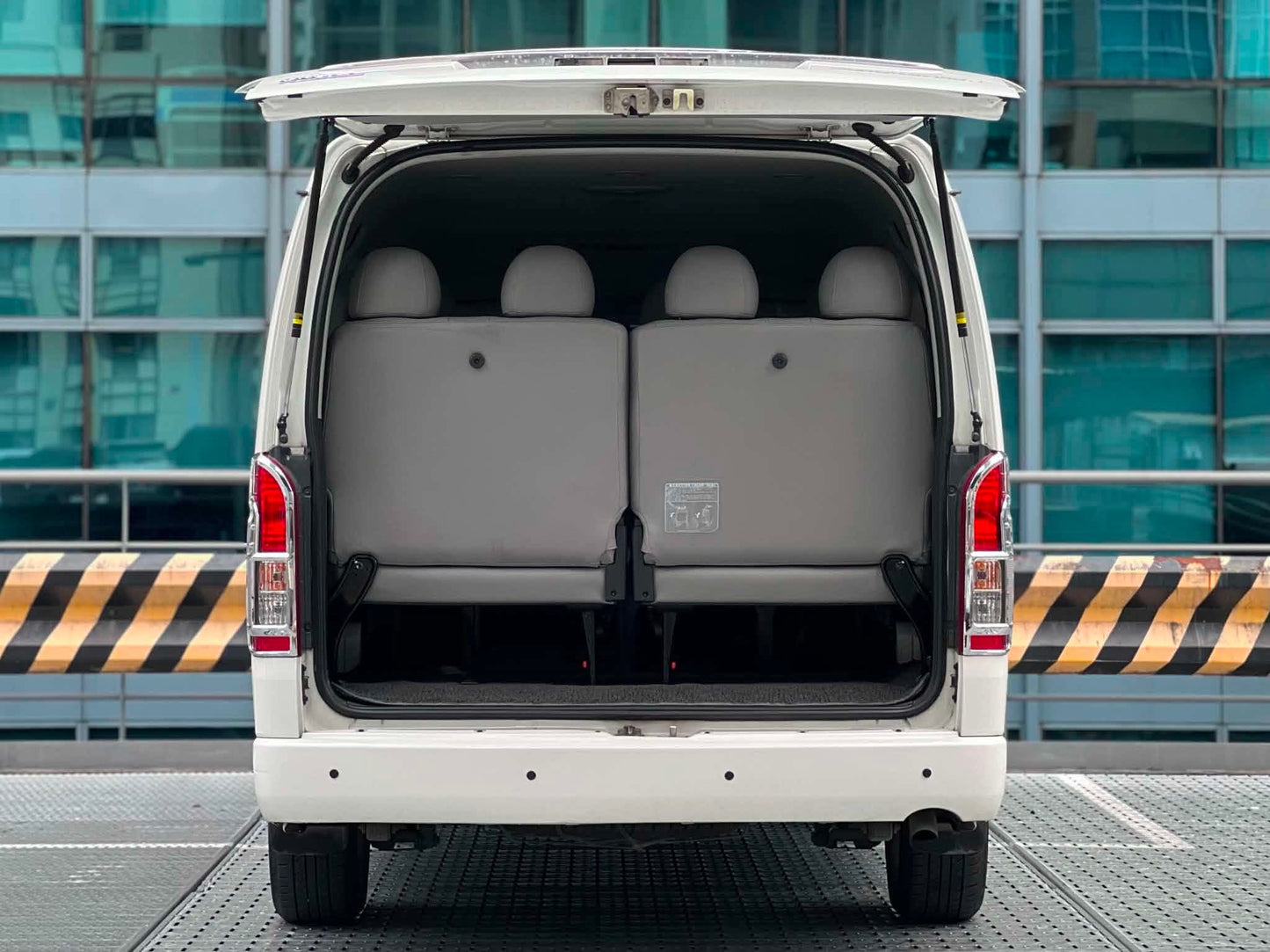 2018 Toyota Hiace Super Grandia 3.0, Automatic, Diesel