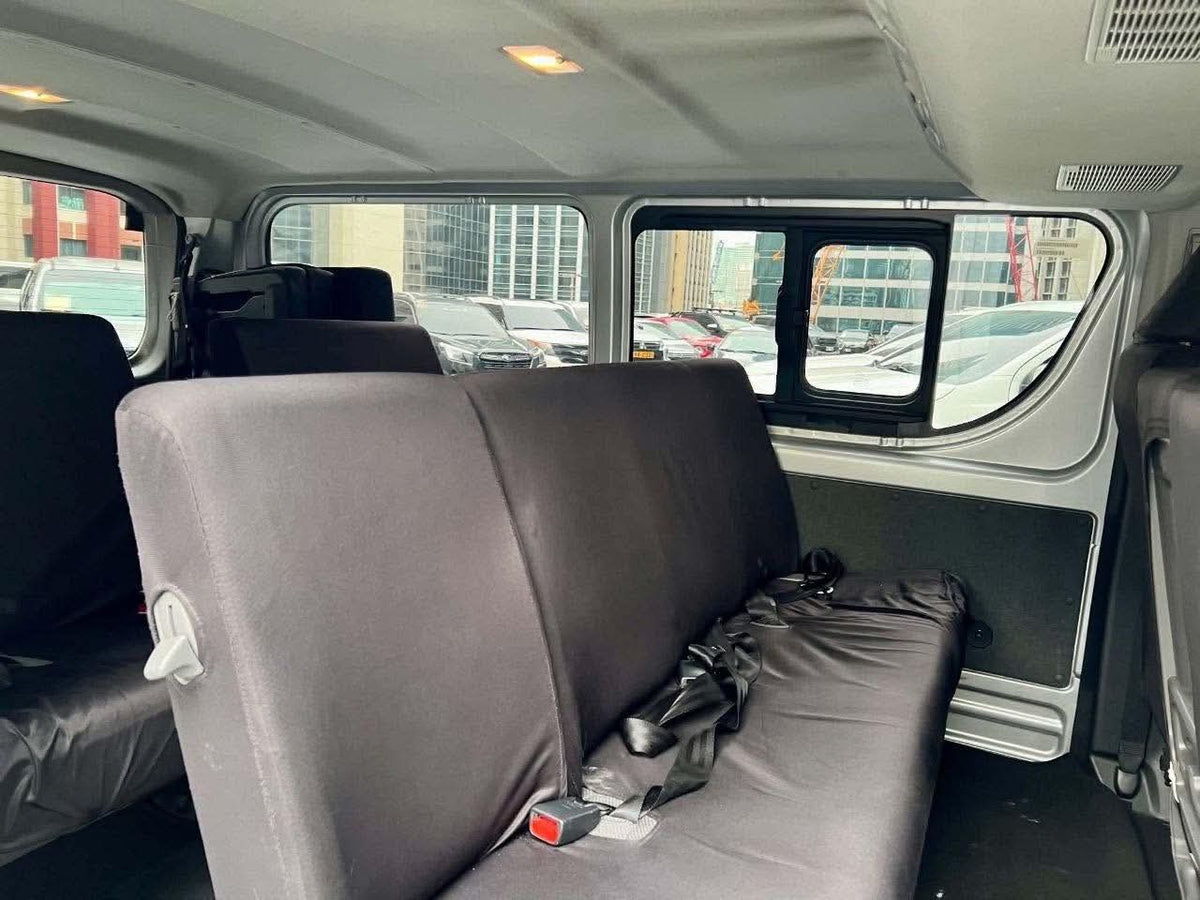 2023 Toyota Hiace Commuter 2.8 Deluxe, Manual