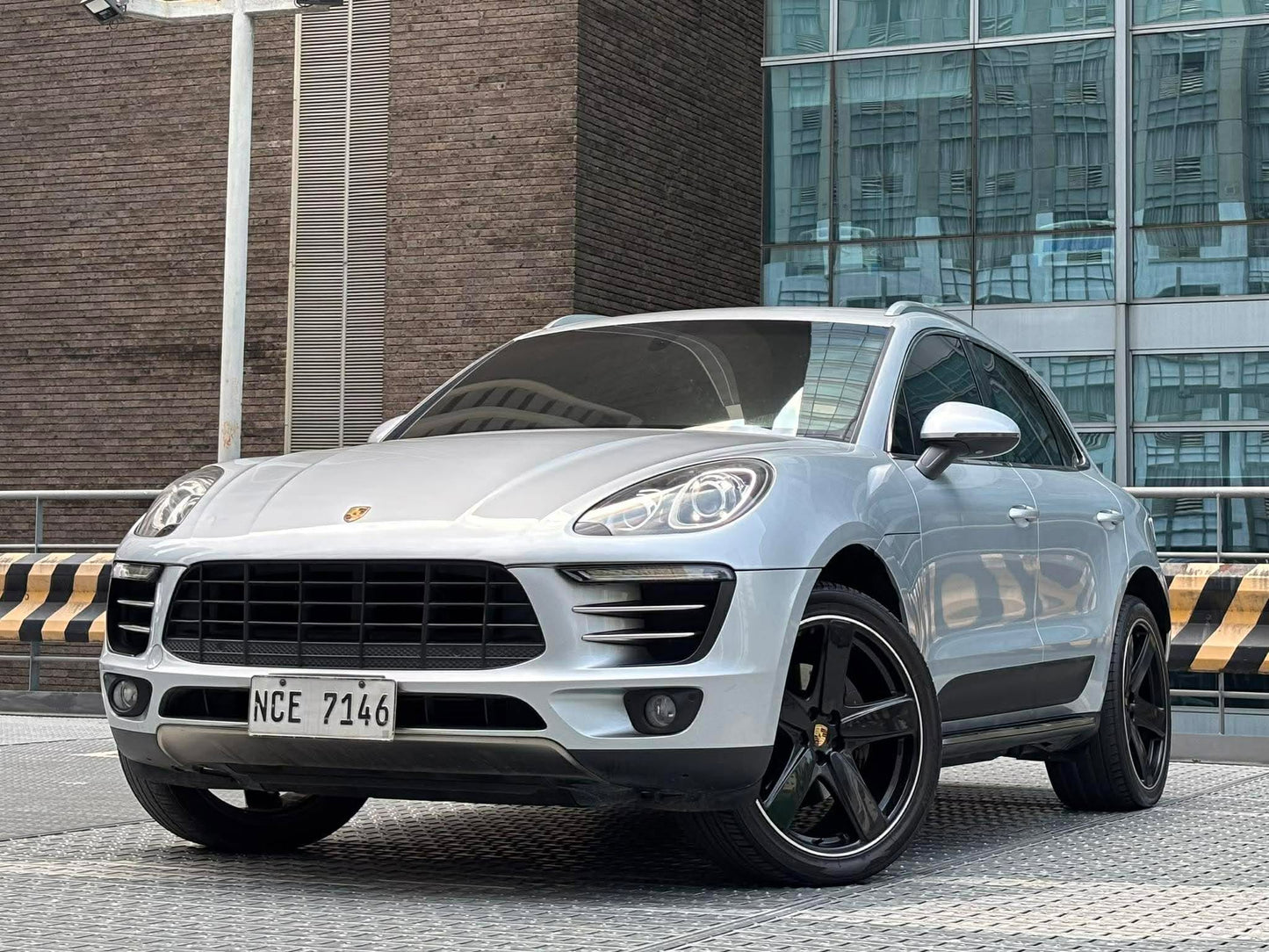2016 Porsche Macan 2.0 Turbo, Automatic, Gas