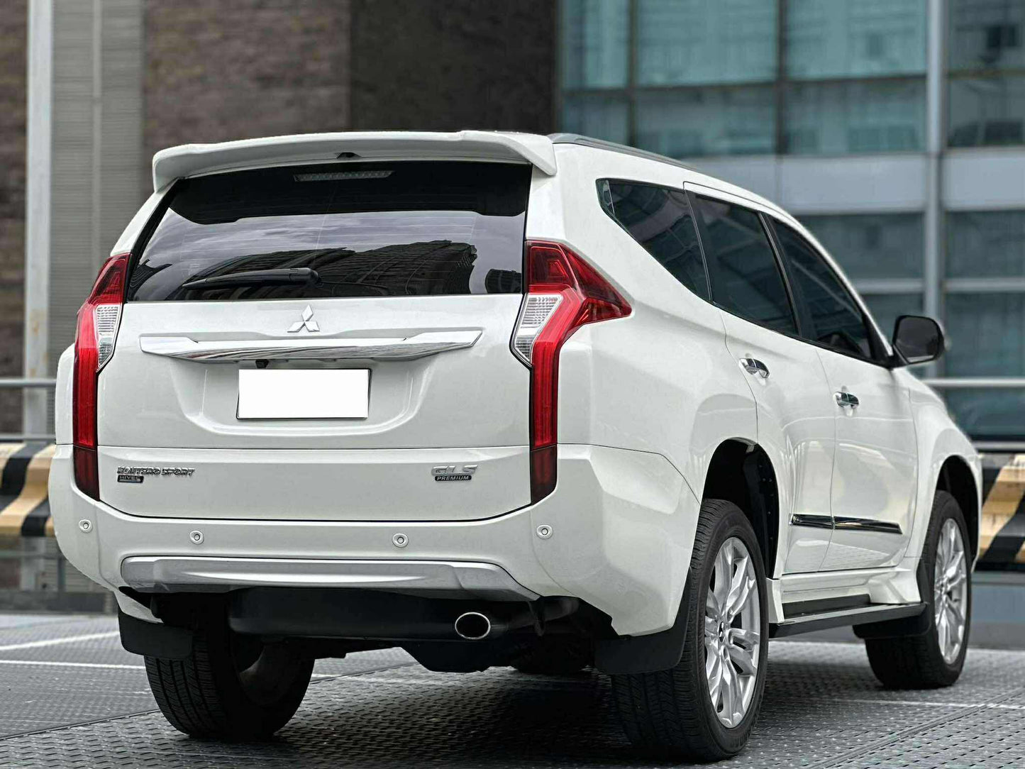 2016 Mitsubishi Montero GLS Premium 4x2, Automatic, Diesel