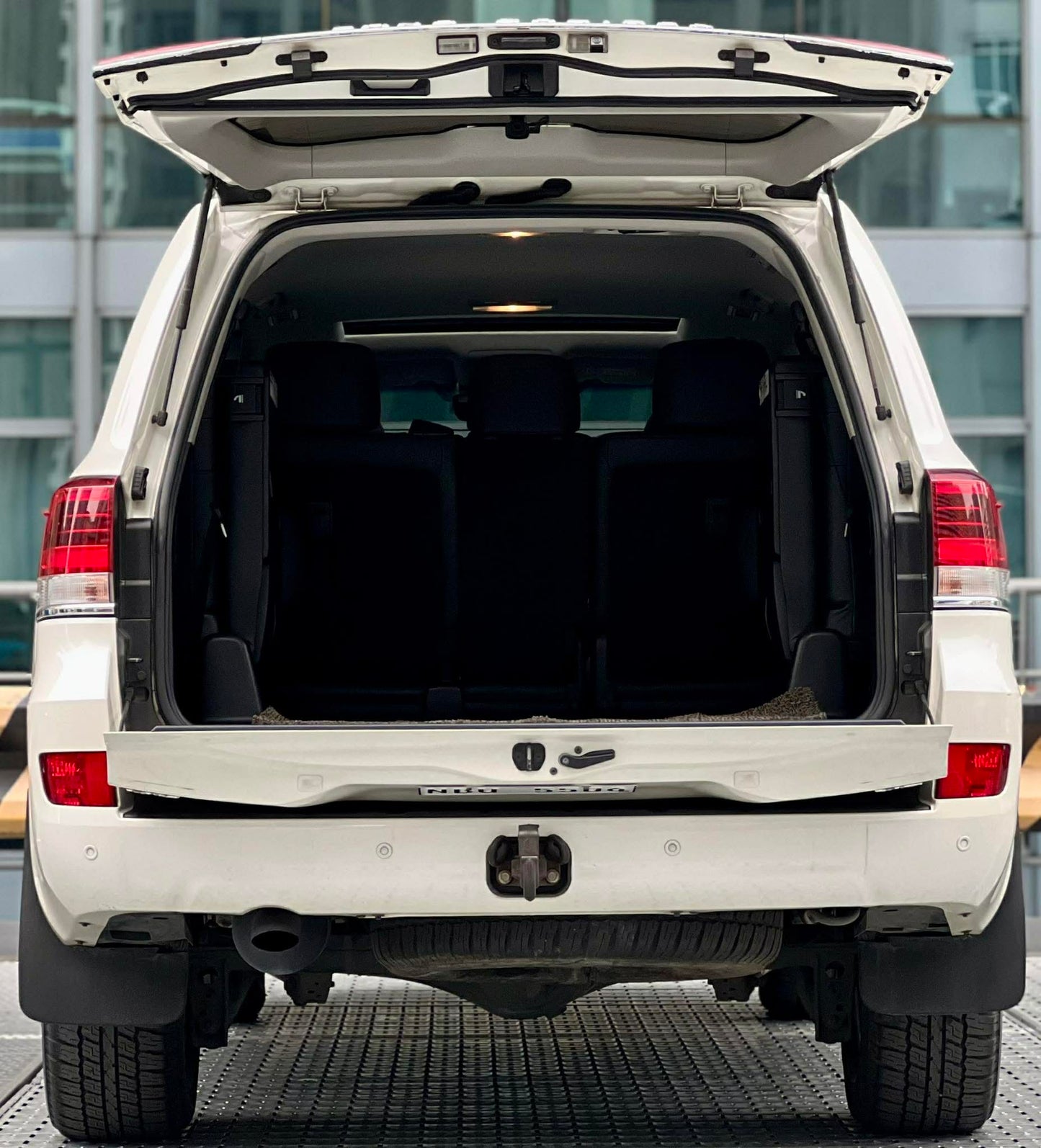 2017 Toyota Land Cruiser LC200 V8, Automatic, Diesel