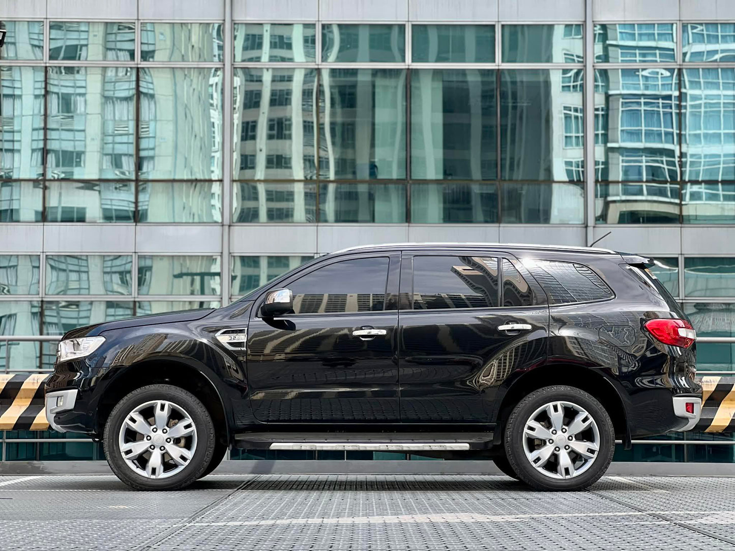 2017 Ford Everest 3.2 Titanium 4x4, 
Automatic, Diesel