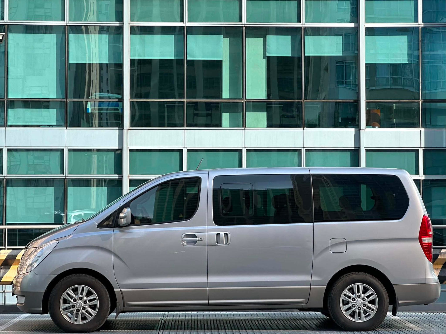 2015 Hyundai Grand Starex GL 2.5, Automatic, Diesel