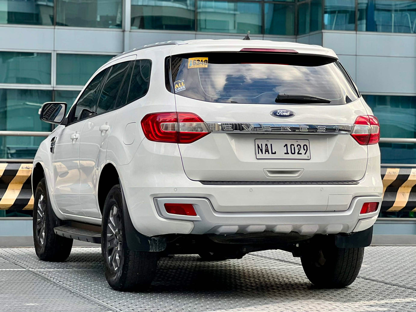 2017 Ford Everest Trend 4x2 2.2,  Automatic, Diesel