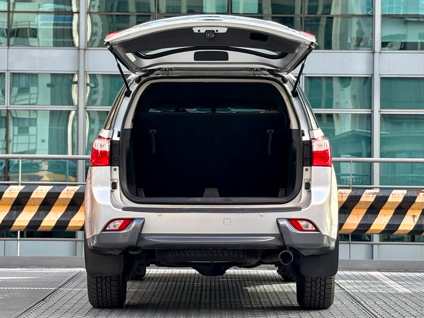 2017 Izuzu MUX LSA 4x2 3.0, Automatic, Diesel
