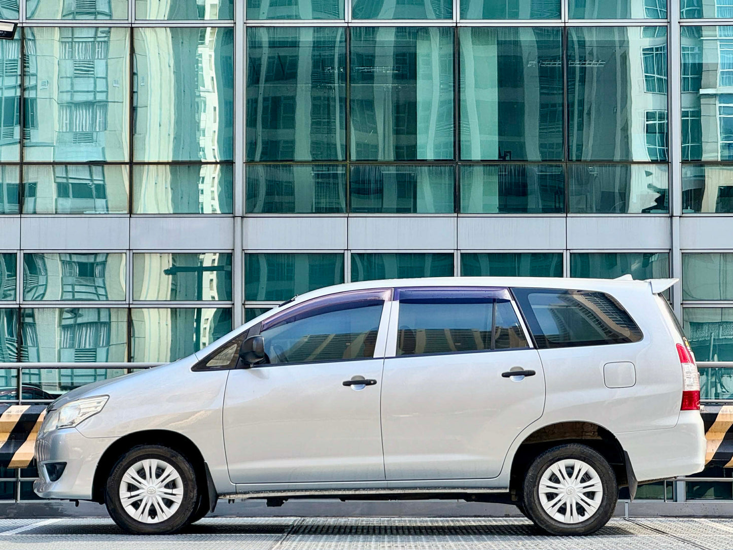 2016 Toyota Innova J 2.0, Manual, Gas