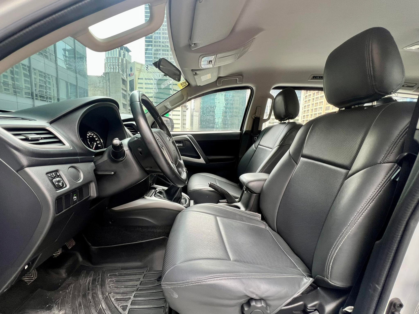 2020 Mitsubishi Montero GLX 2.5, Manual, Diesel