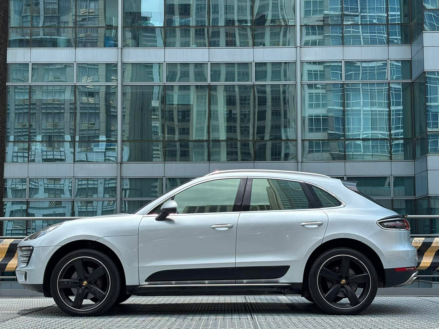 2016 Porsche Macan 2.0 Turbo, Automatic, Gas