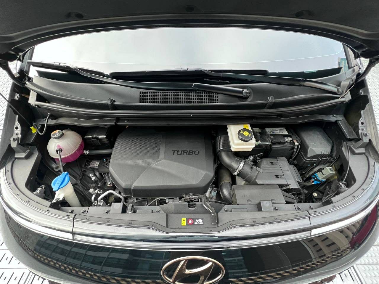 2023 Hyundai Staria Premium+ AWD 2.2, Automatic, Diesel