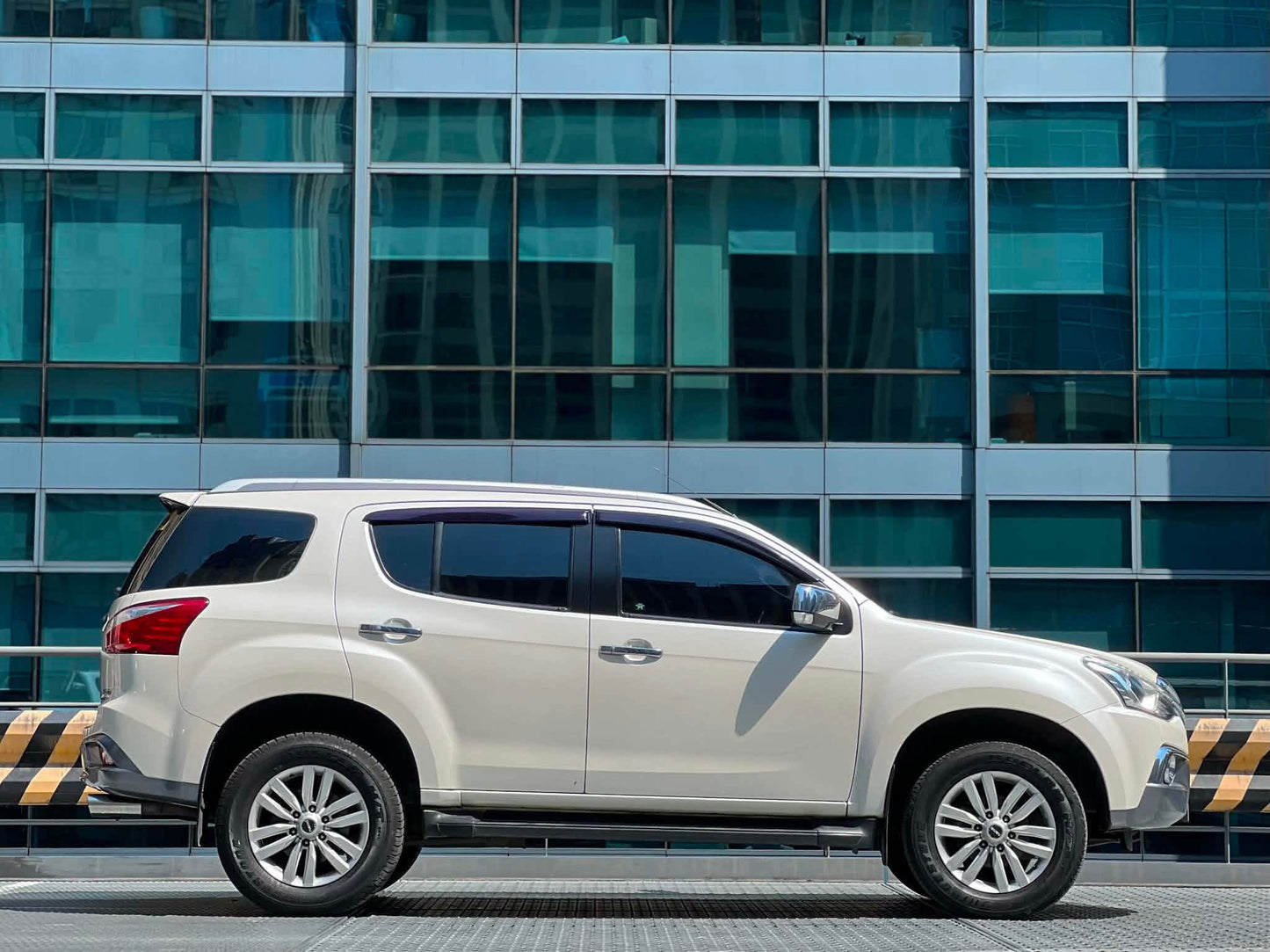2018 Izuzu MUX 3.0 LS 4x2, Automatic, Diesel
