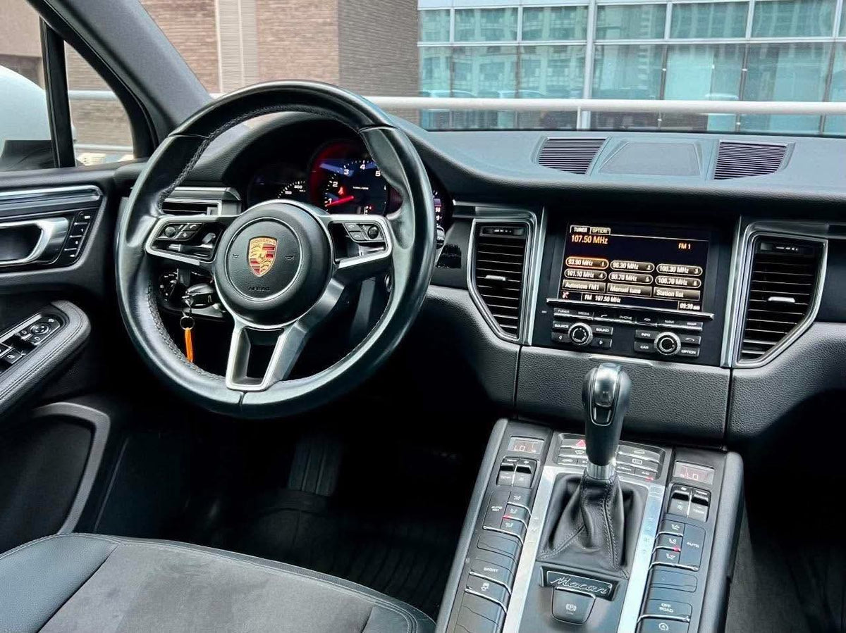 2015 Porsche Macan 2.0 Turbocharged AWD, Automatic, Gas