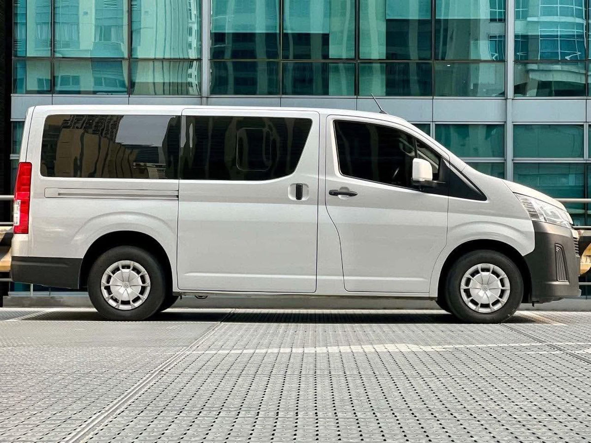 2023 Toyota Hiace Commuter 2.8 Deluxe, Manual