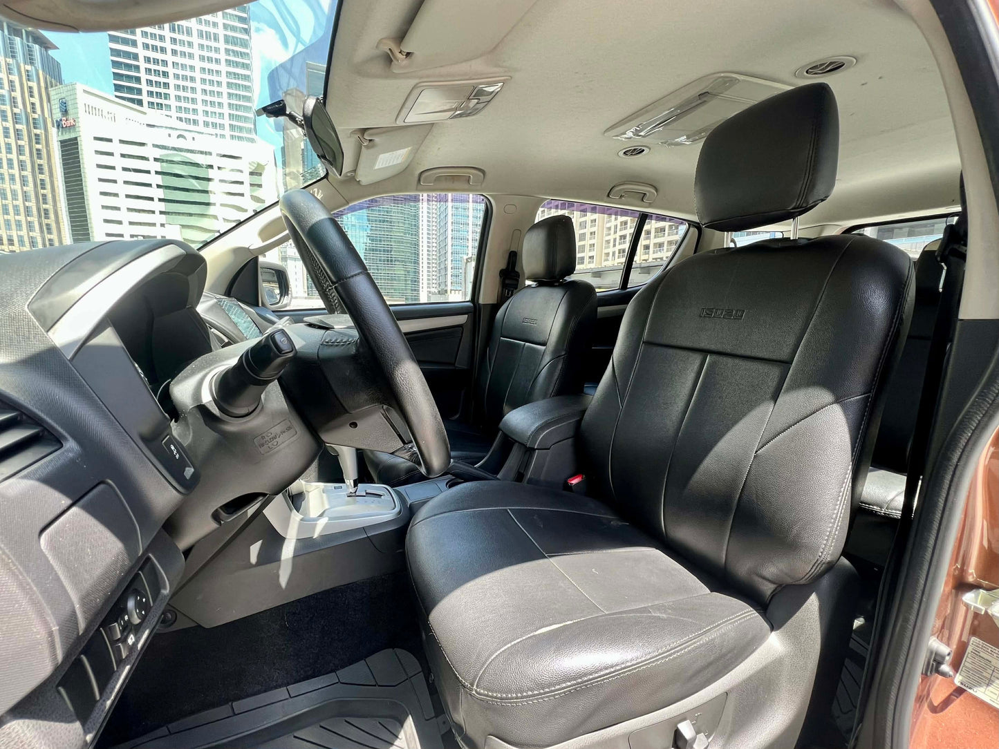 2015 Izuzu MUX LSA 4x2 2.5, Automatic, Diesel