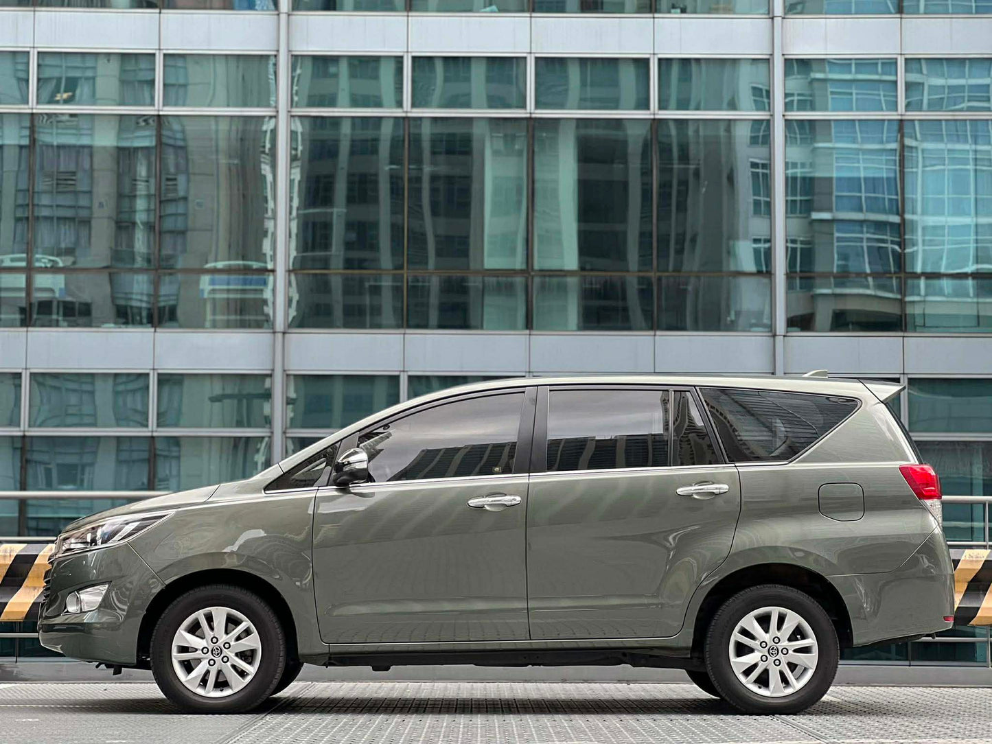 2017 Toyota Innova 2.8 V, Automatic, Diesel