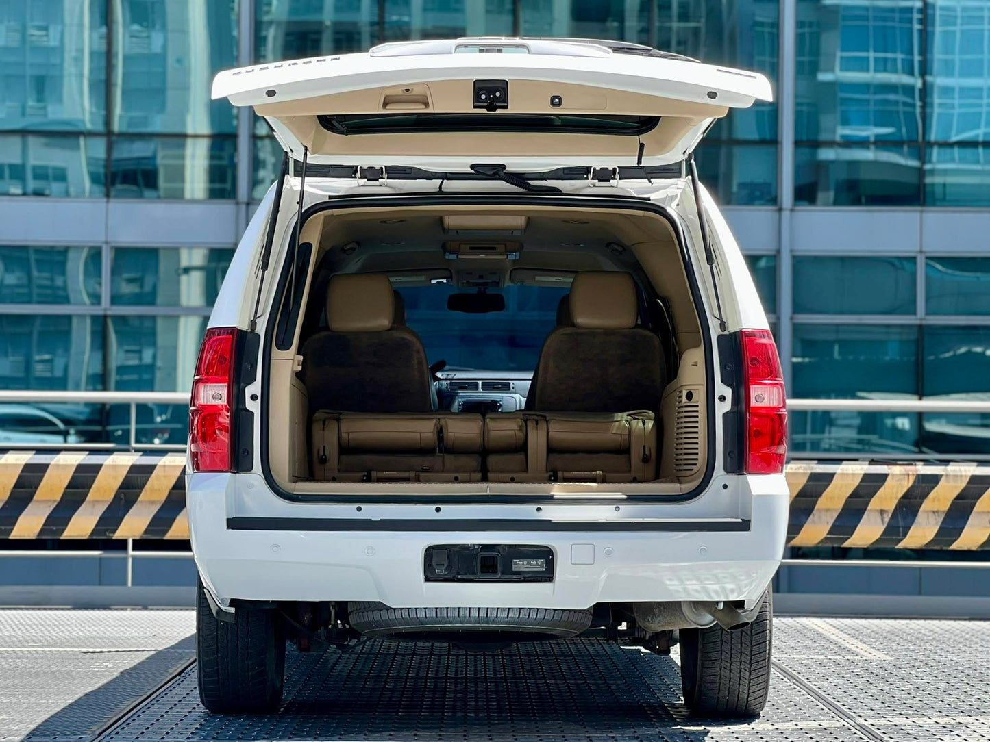2012 Chevrolet Suburban 4x4  V8 Z71 5.3, Automatic, Gas