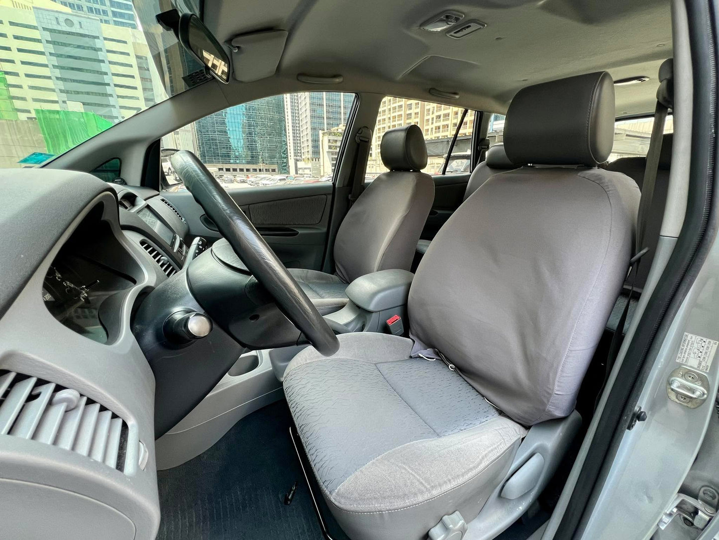 2011 Toyota Innova E 2.0, Automatic, Gas