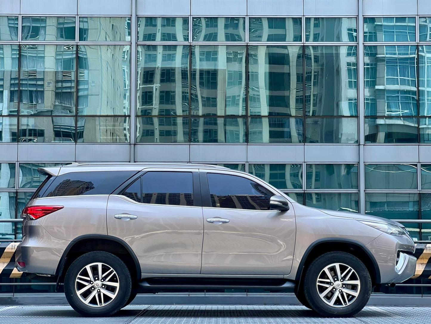 2017 Toyota Fortuner V 4x2 2.4, Automatic, Diesel