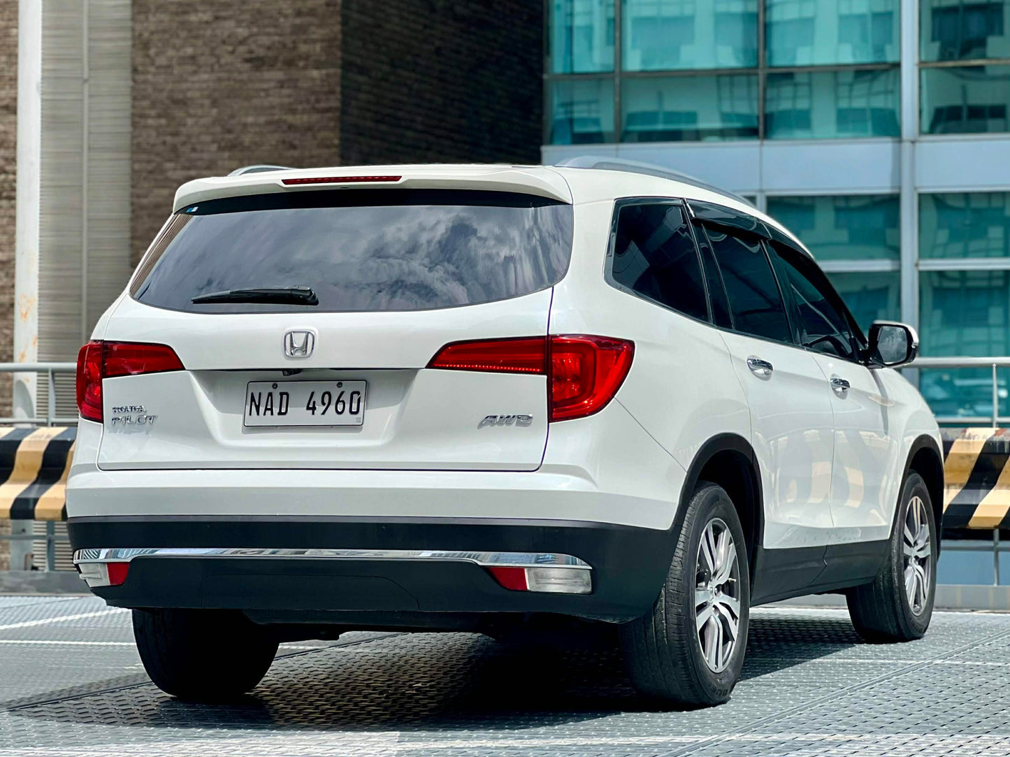 2016 Honda Pilot EX-L AWD
3.5L V6 SOHC, i-Vtec Engine,
24 Valves