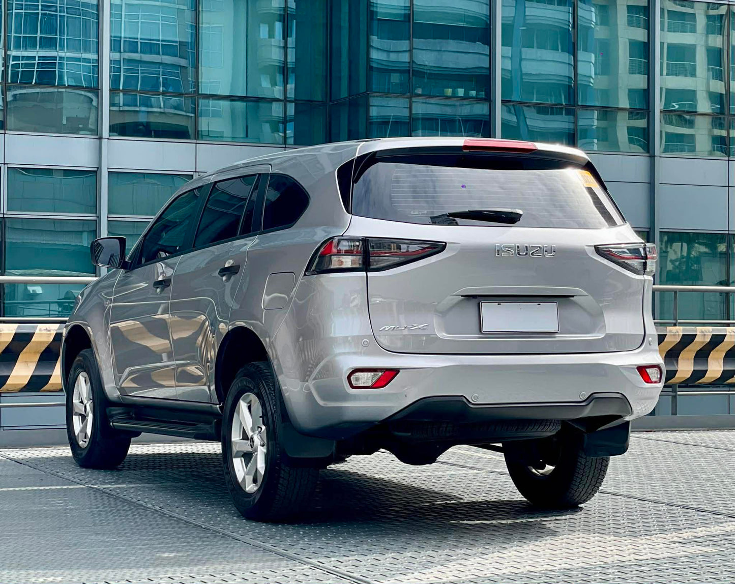 2024 Isuzu MUX RZ4E 1.9 LS 4X2, Automatic, Diesel