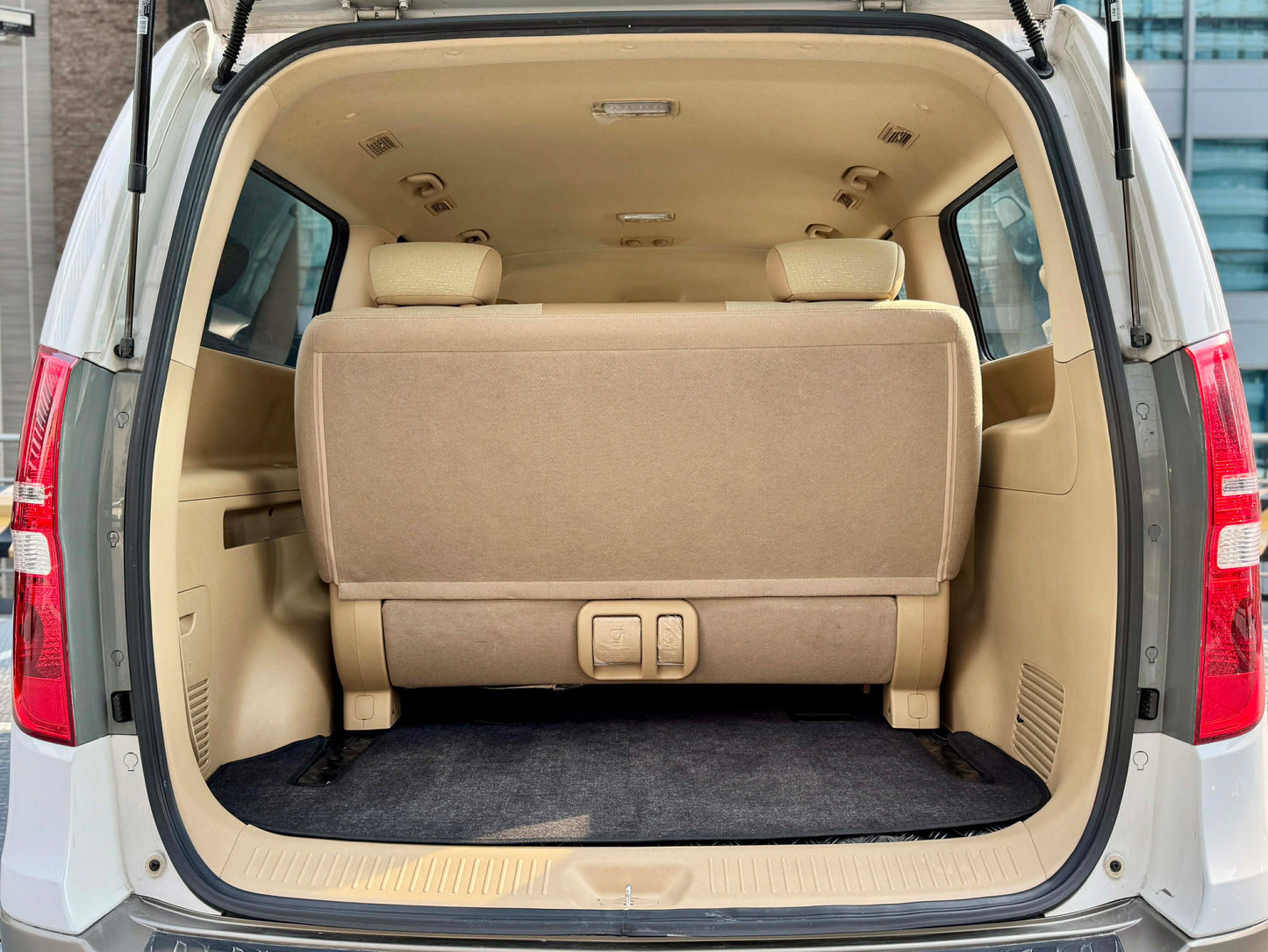 2015 Hyundai Grand Starex VGT 2.5, Automatic, Diesel