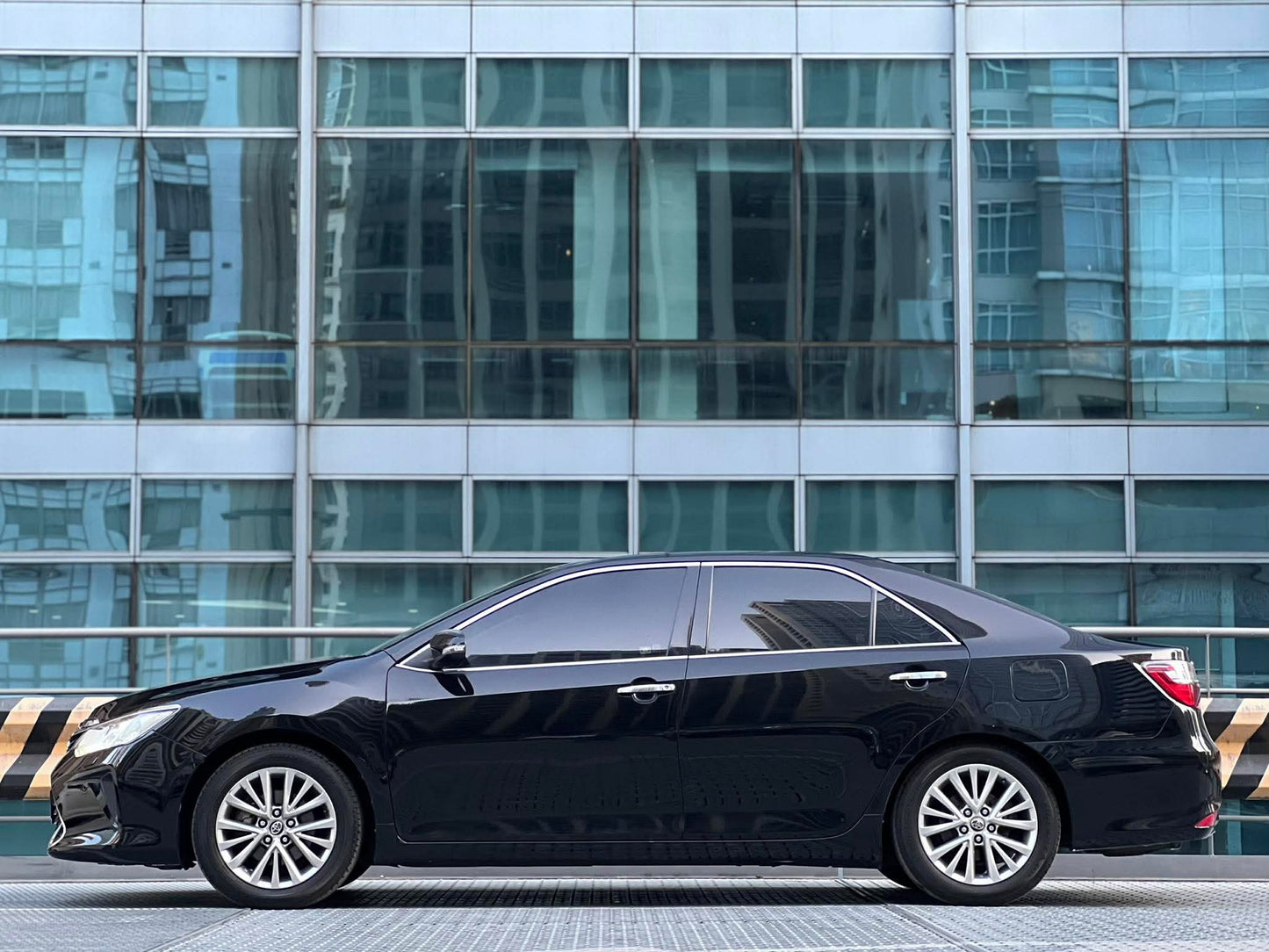 2018 Toyota Camry 2.5 V, Automatic, Gas