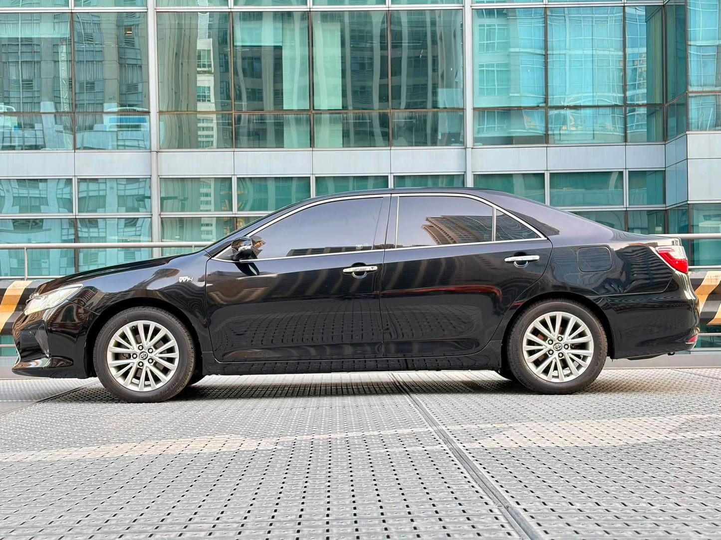 2018 Toyota Camry 2.5 V, Automatic, Gas